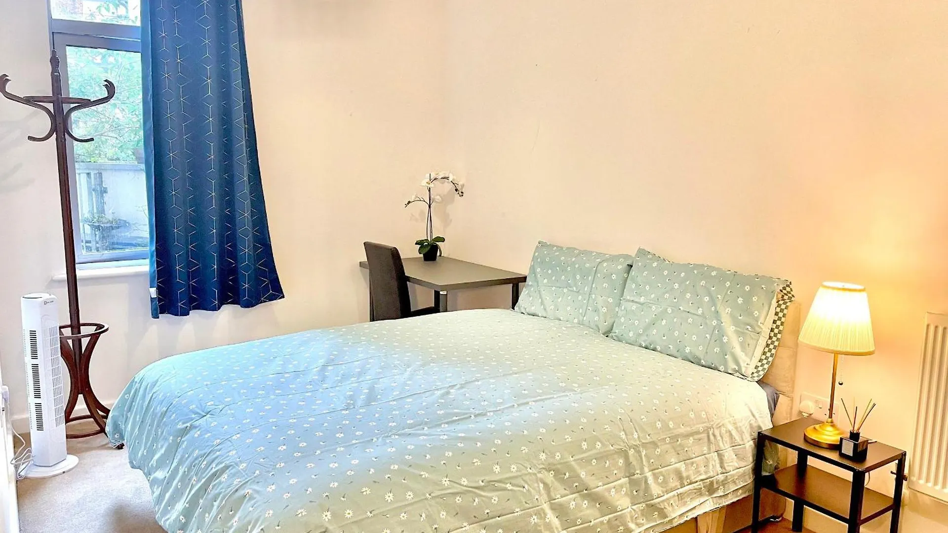 Modern Patio Flat Close To Tower Bridge London