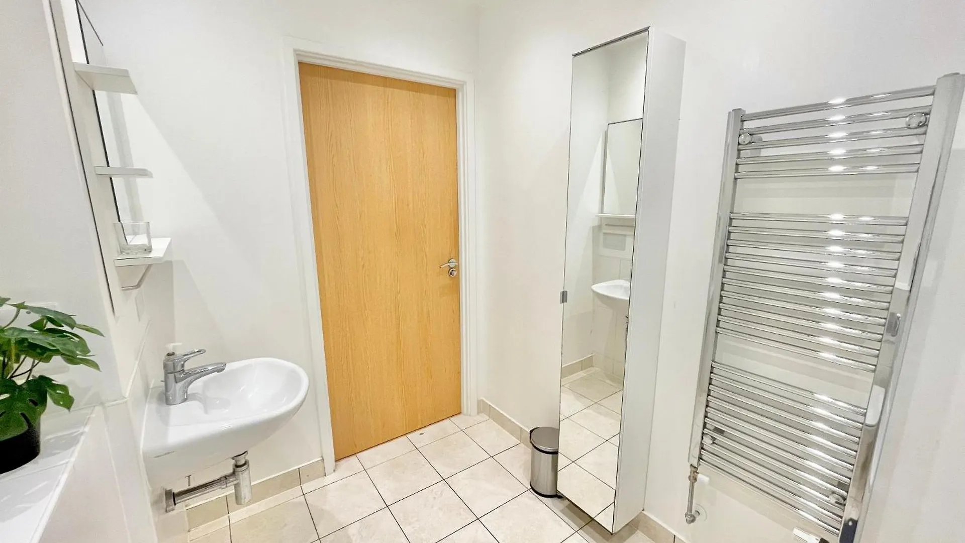Modern Patio Flat Close To Tower Bridge London